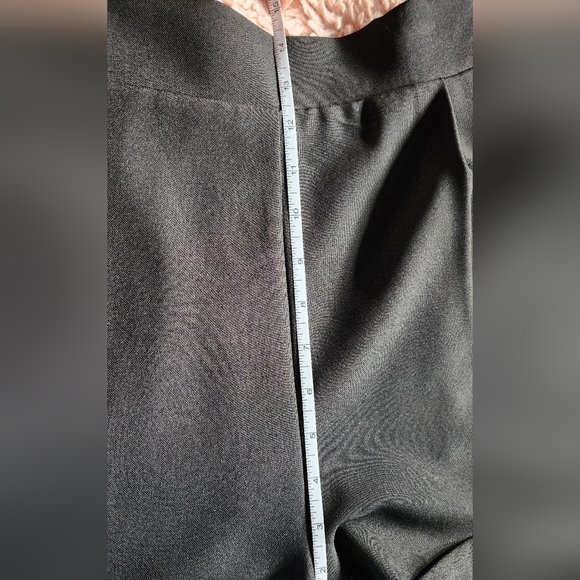 Black tailored trouser shorts - Picture 14 of 16